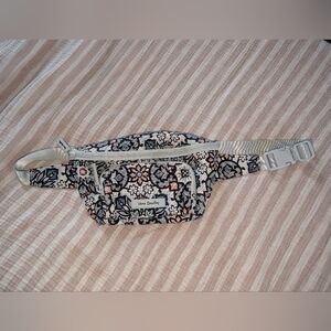 Vera Bradley Lisbon Medallion Print Fanny Pack Waist Belt Bag Grey Blue
